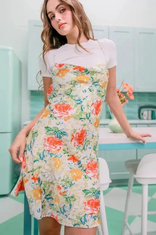 Vestido Satén Floral Ajustado con Cuello Drapeado para Mujer - Estilo y Elegancia by SKEMO