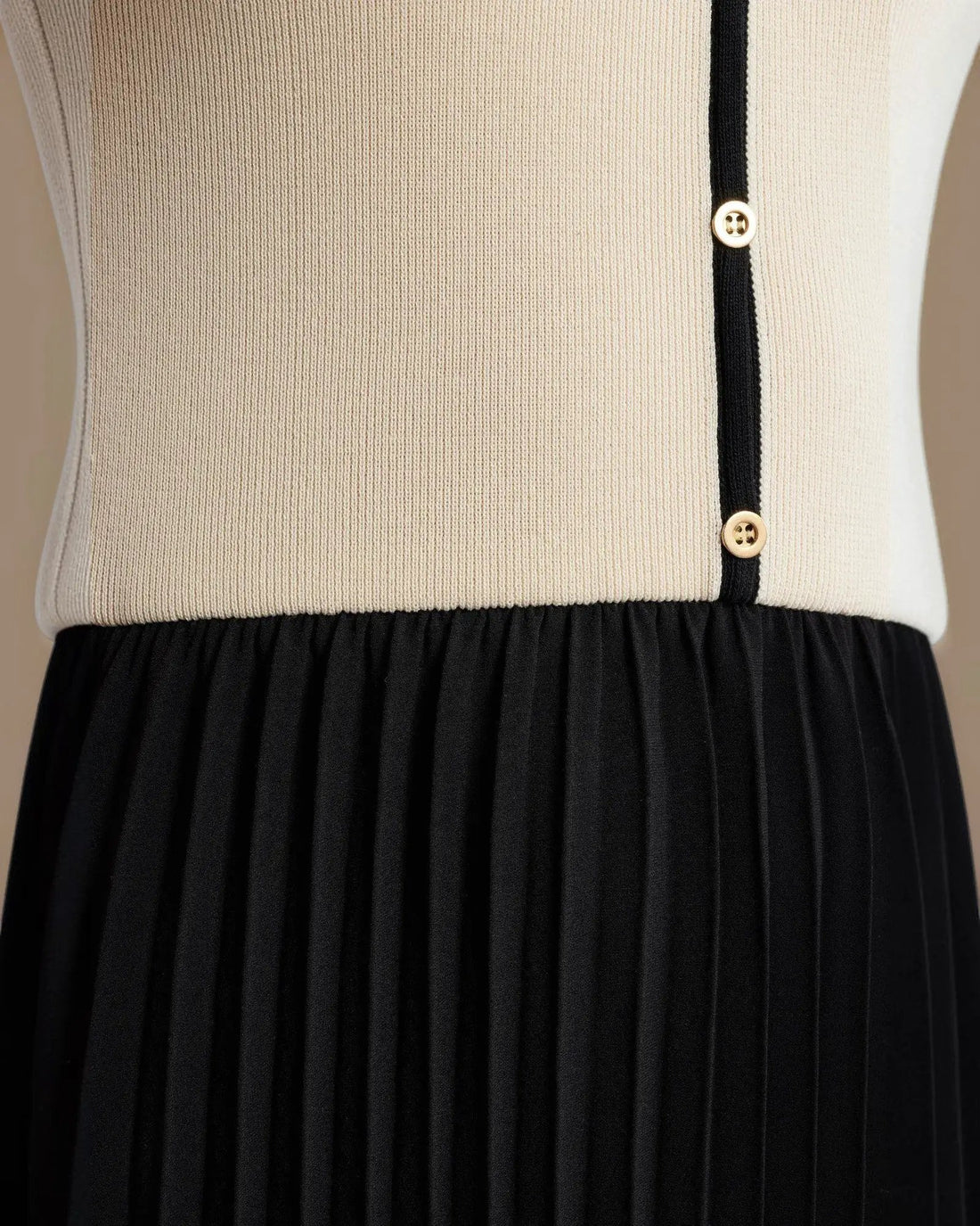 Vestido Midi Tejido Blanco Negro Con Falda Tabla Colección Lujo Exclusiva Minimalista De Silueta Recta by Yanet Collective