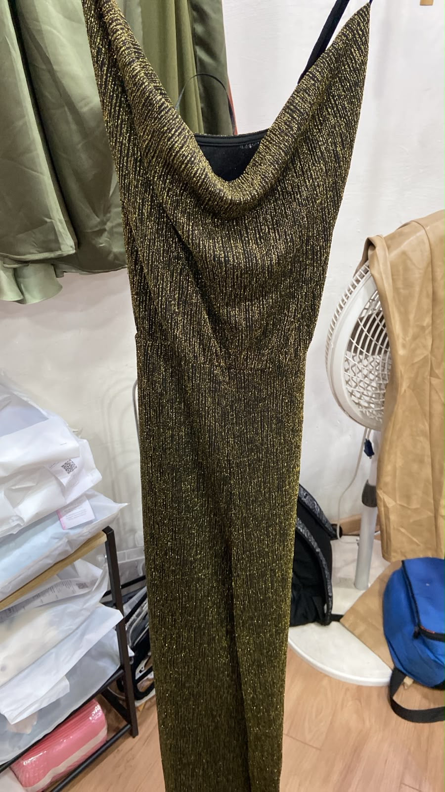 Jumpsuit Elegante Dorado con Escote Drapeado - Estilo Boutique