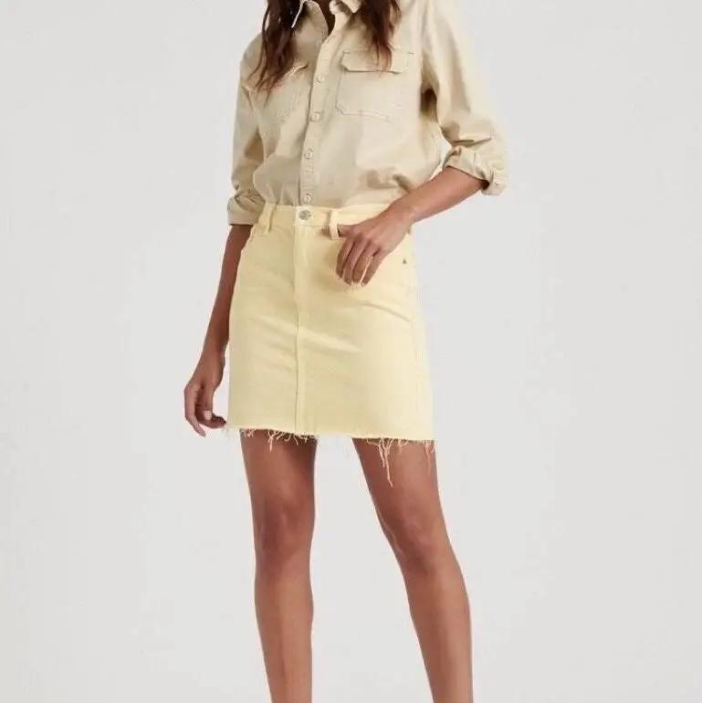 Falda amarilla by Yanet Collective