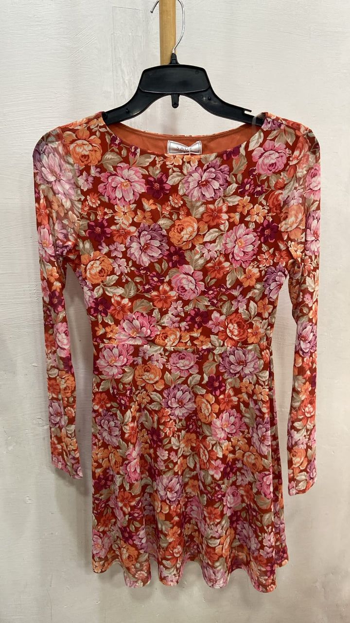 Vestido Corto Floral de Manga Larga con Detalle en Cintura - Estilo Boutique