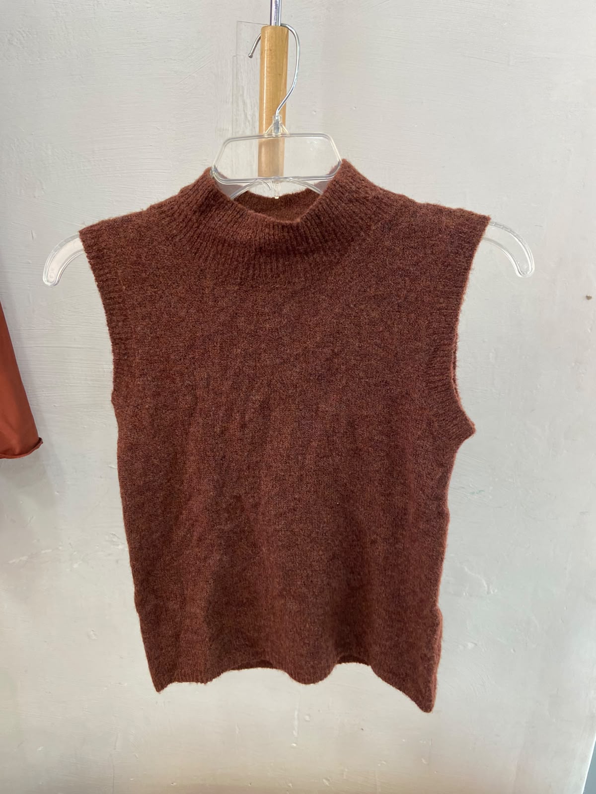 Top de Punto sin Mangas con Cuello Alto - Estilo Boutique