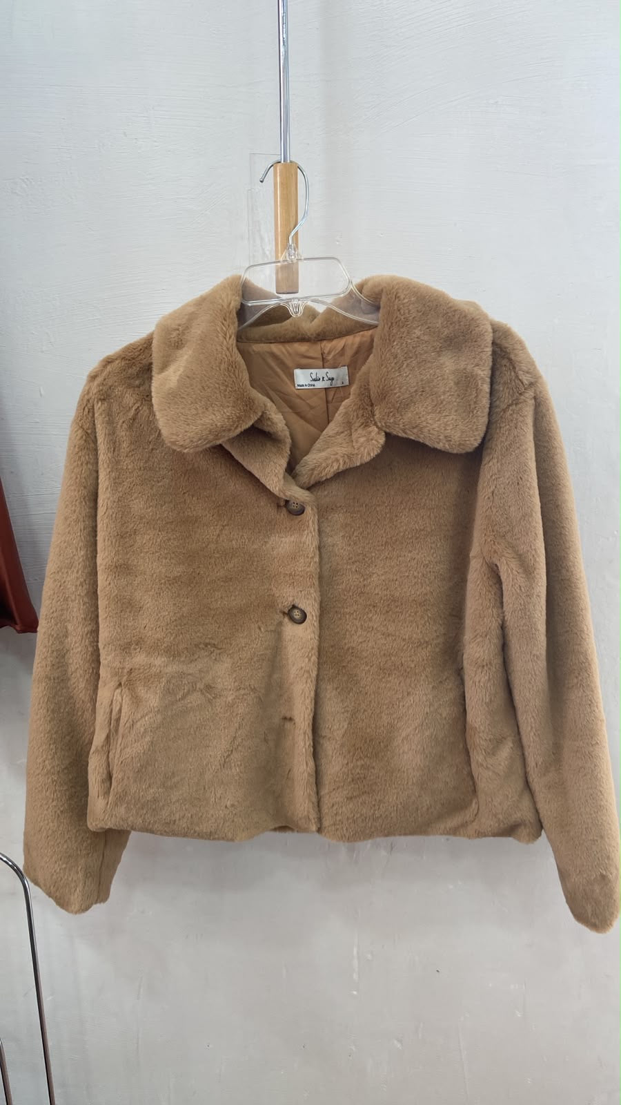 Chaqueta de Piel Sintética Beige con Botones y Cuello - Estilo Boutique
