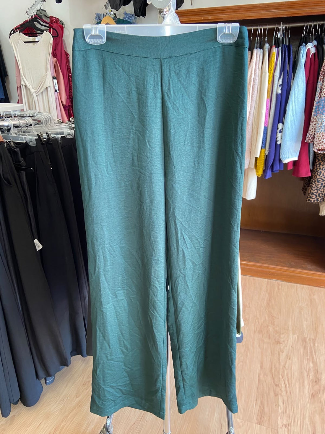 Pantalones Wide-Leg Verdes: Elegancia Relajada de Boutique