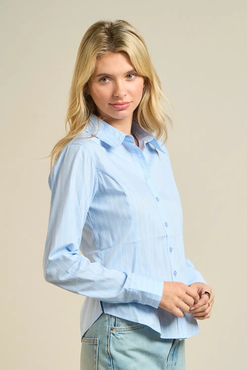 ANWND Camisa de botones de manga larga a rayas color beige - Ropa