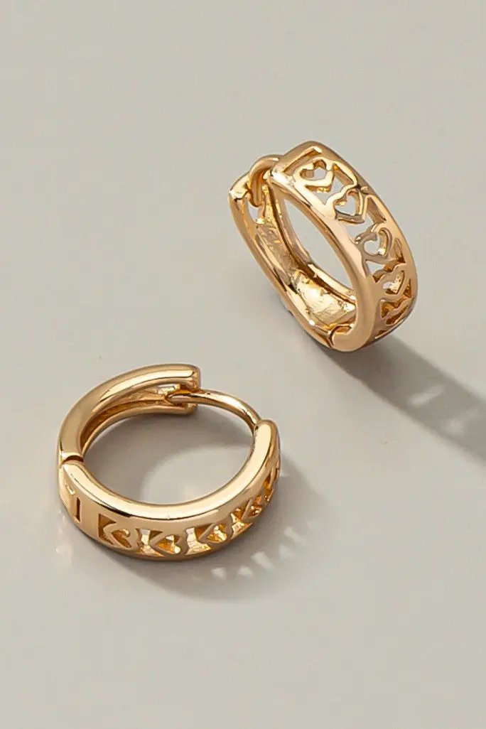 Pendientes tipo argolla con forma de coraz—n recortado y bisagra by Yanet Collection
