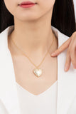 Collar con Colgante de Medallón en Forma de Corazón - Un Toque Romántico
