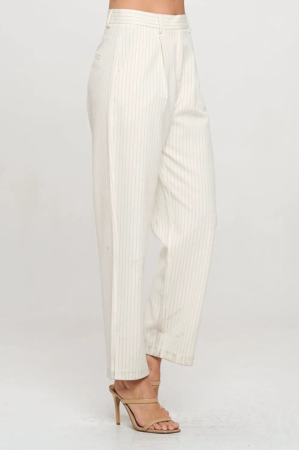 Pantalón de vestir de dama Pin Stripe en blanco, corte recto by Yanet Collective