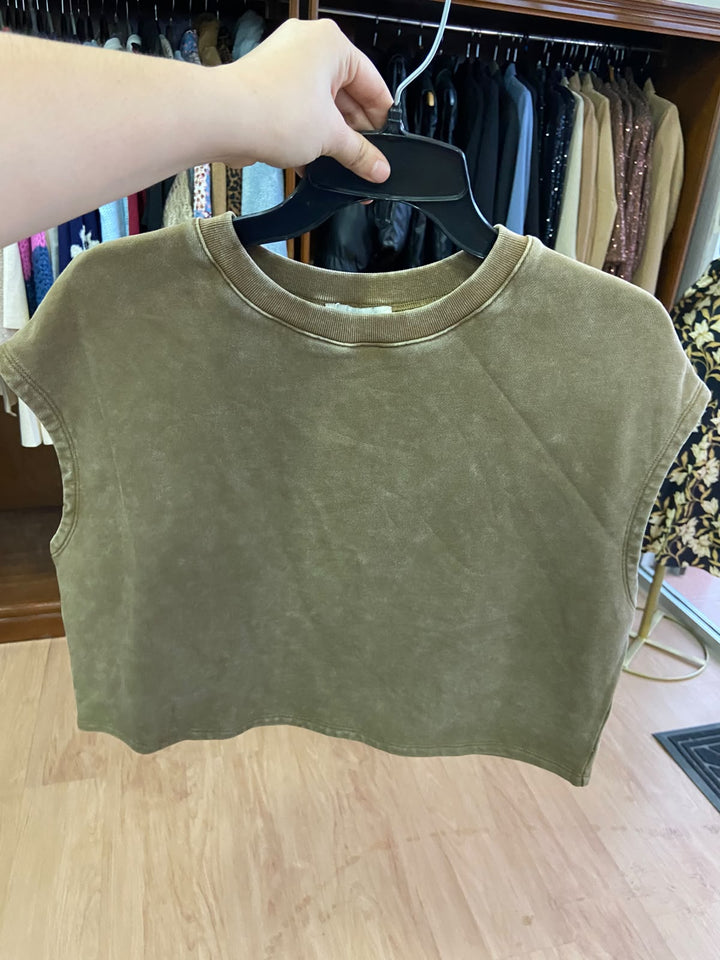 Top Corto Olive de Manga Corta con Dobladillo Deshilachado