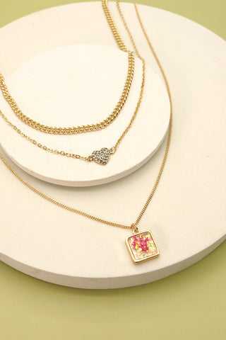 Cuello en capas con cadena gruesa y diseño de flores y corazones