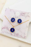 Elegante Set de Collar y Pendientes de Media Luna: Diseño Exclusivo