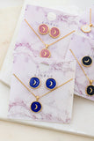 Elegante Set de Collar y Pendientes de Media Luna: Diseño Exclusivo