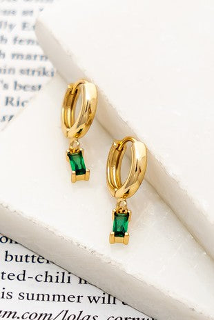 Aro de latón con circonitas rectangulares