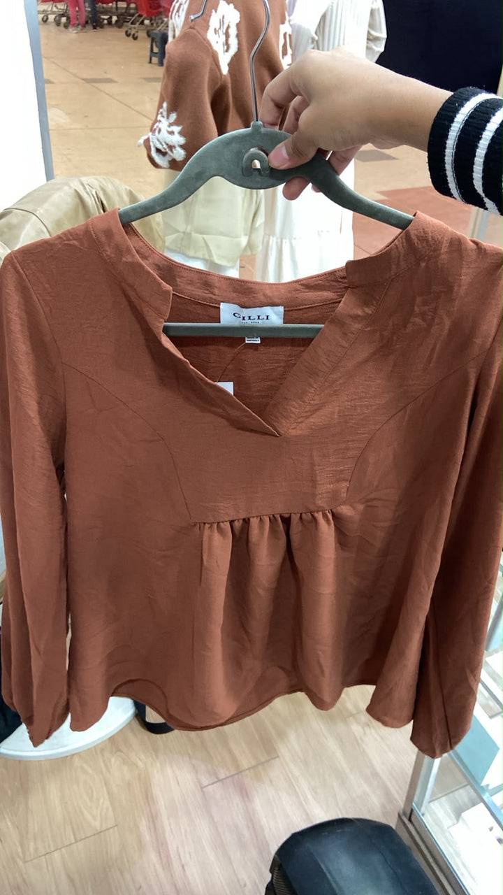 Blusa Rust con Escote en V y Detalle Plisado - Estilo Boutique