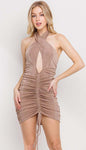 VESTIDO SLINKY CON CUELLO HALTER Y CORTE DELANTERO CORTO