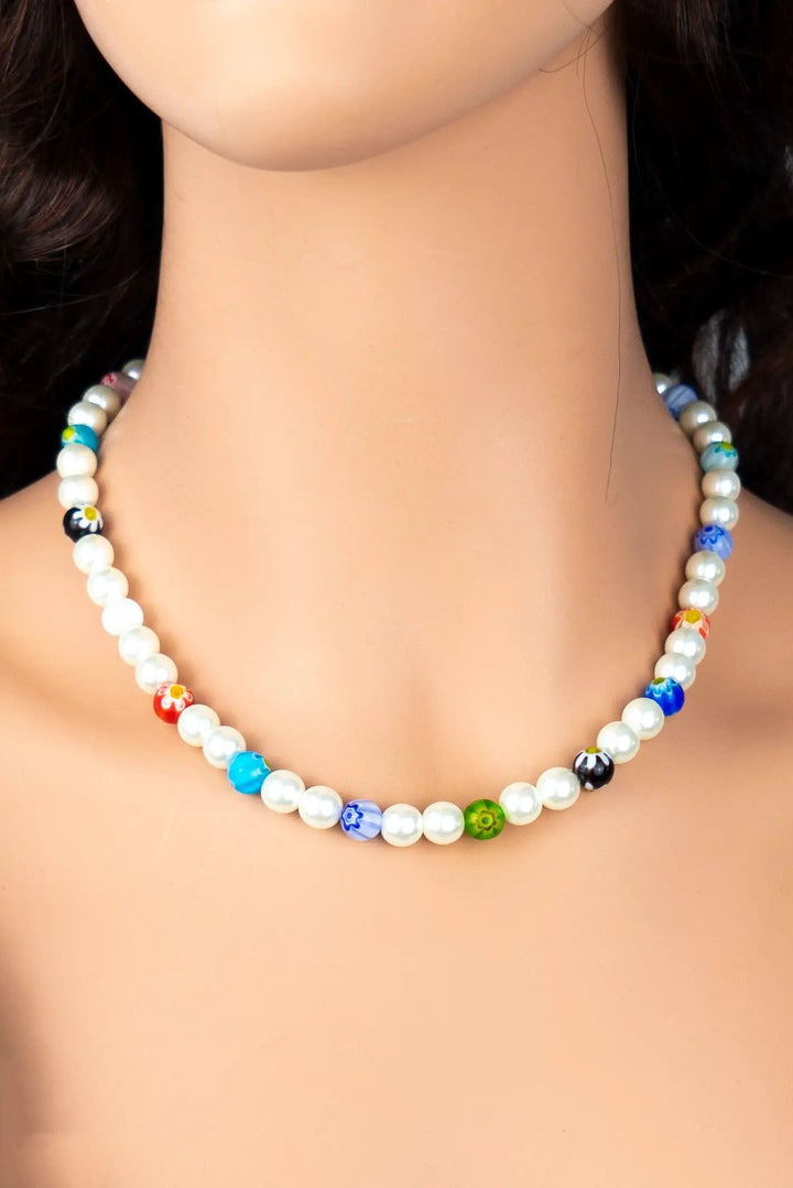 Collar de Perlas con Cuentas de Vidrio Glaseado Estacionadas: Elegancia y Color by Yanet Collective