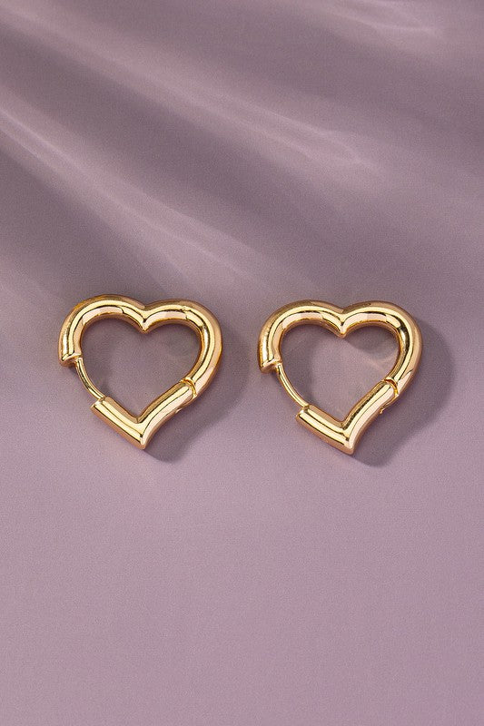 Pendientes de Aro Huggie en Forma de Corazón - Elegancia Boutique en Oro