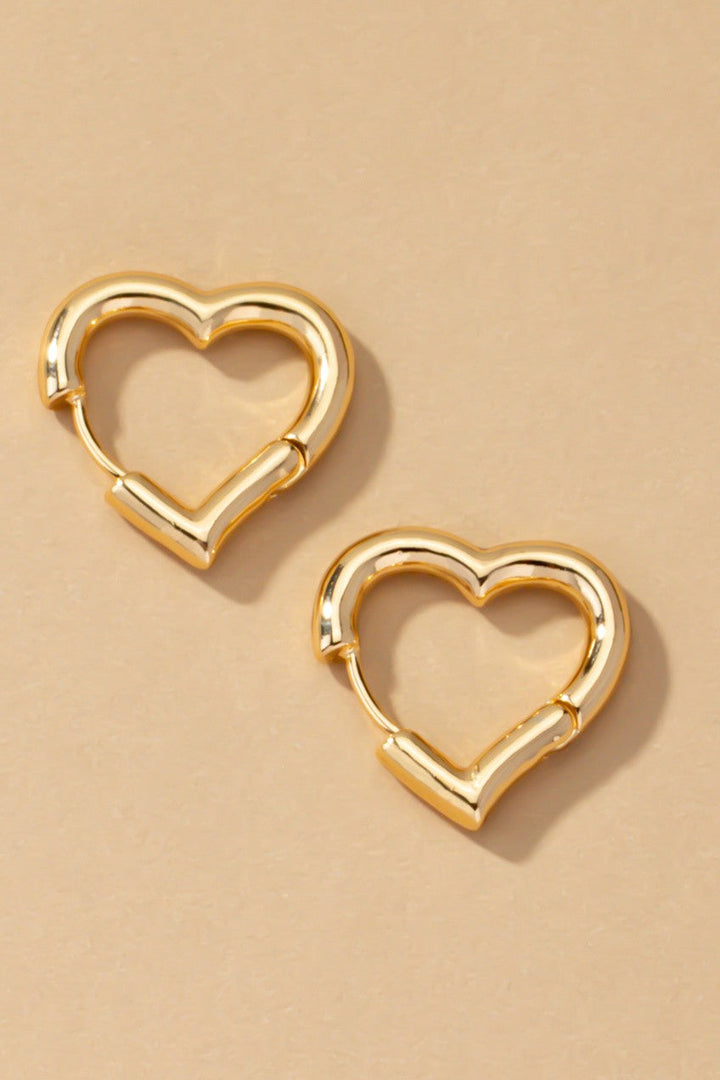 Pendientes de Aro Huggie en Forma de Corazón - Elegancia Boutique en Oro