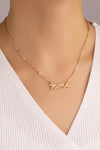 Collar con Colgante "Mamá" de Latón Cepillado - Elegancia en Cada Detalle