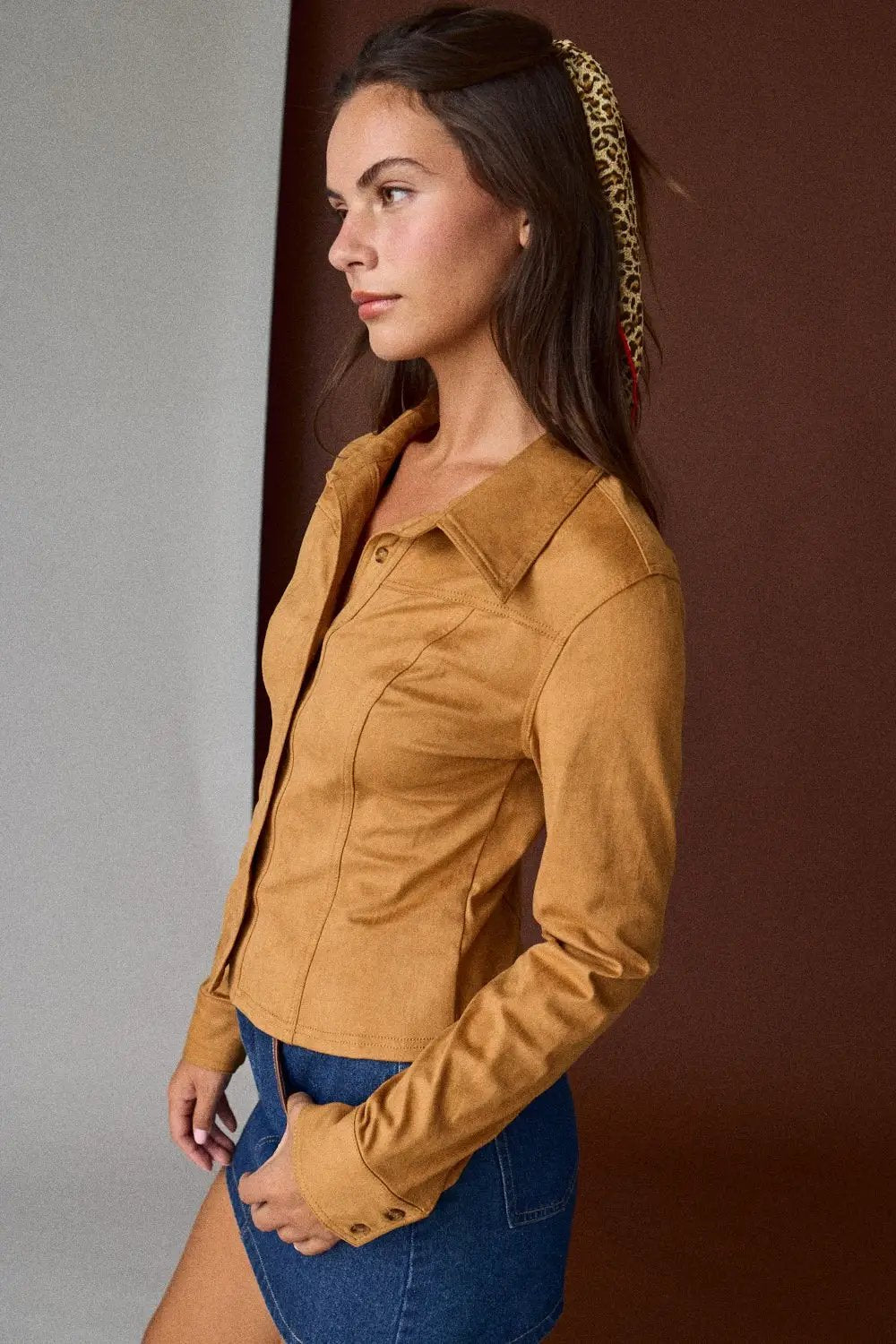 Blusa Camel Cafe de Botones para Mujer tipo Suede Ante - Fit Entallado y Elegante by Papermoon