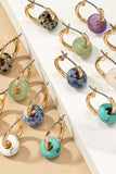 Pendientes de Aro Huggie con Piedras Semipreciosas - Elegancia Natural