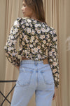 Blusa Crop Top Manga Larga con Nudo Frontal  Volantes Negro Floral