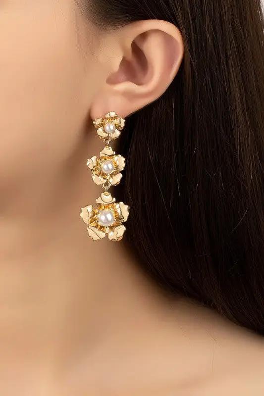 Pendientes colgantes con tres flores de tama–o graduado by Yanet Collection