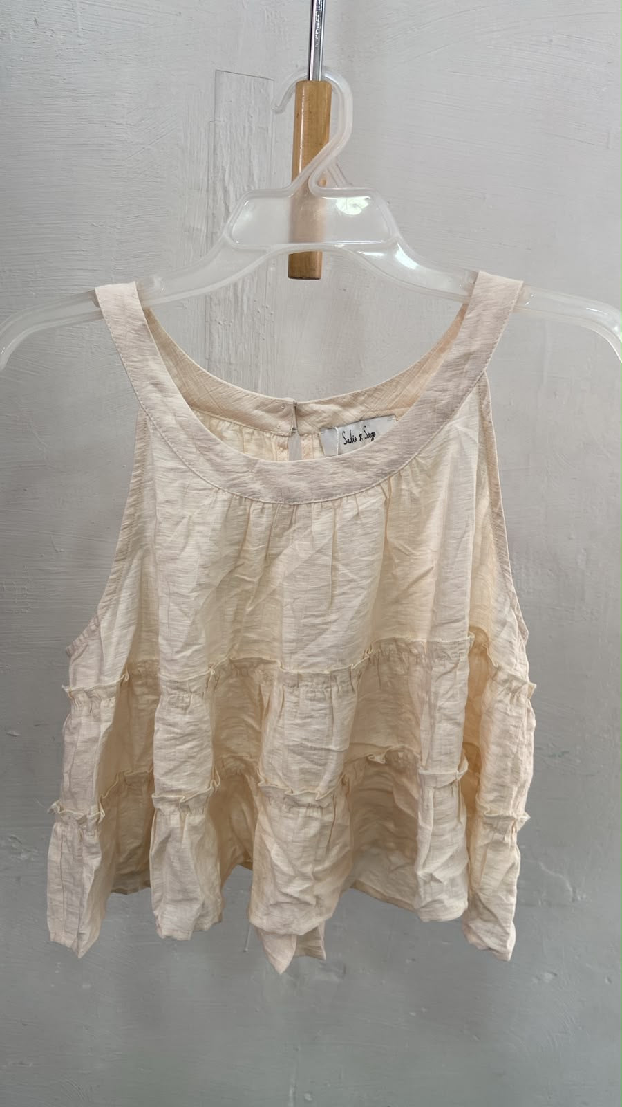 Blusa Crema con Volantes y Detalle de Capas - Estilo Boutique