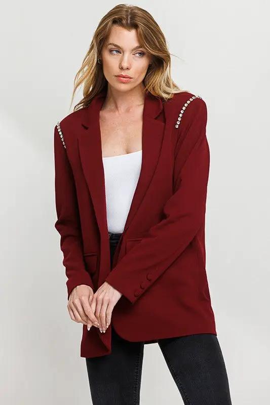 Blazer Techno Crepe con Hombreras y detalles de Perlas en Hombros by Yanet Collection