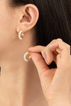 Pendientes Huggie de Doble Aro con Media Perla