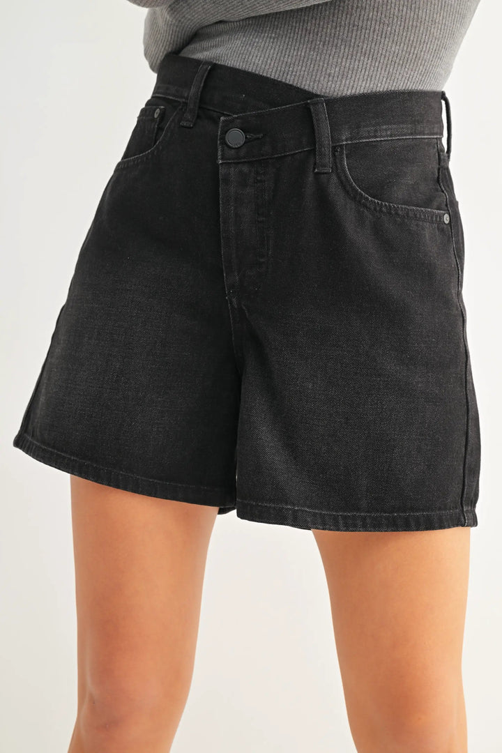 Shorts Negros de Mezclilla Mujer | Tiro Alto Criss Cross 100% Algodón by Yanet Collective