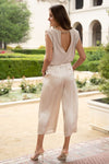 BLUSA SIN MANGAS CON ESPALDA ABIERTA, CADENA Y HOMBRERAS BEIGE