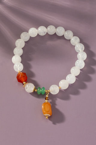 Pulsera elástica de cuentas de ágata transparente con dije de ágata marrón