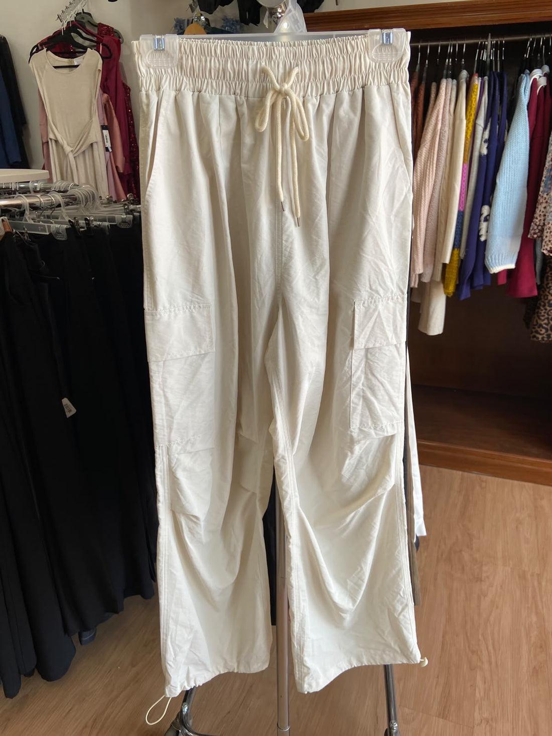 Pantalones Cargo Crema con Cintura Ajustable - Estilo Boutique