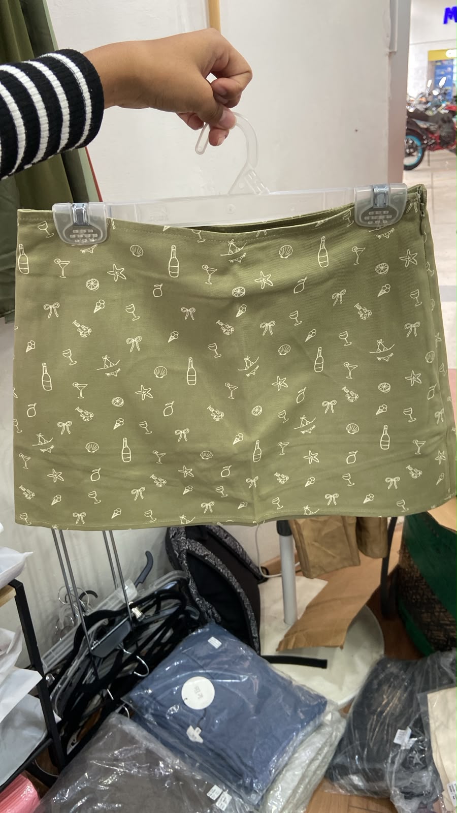 Minifalda Verde Oliva con Estampado Exclusivo