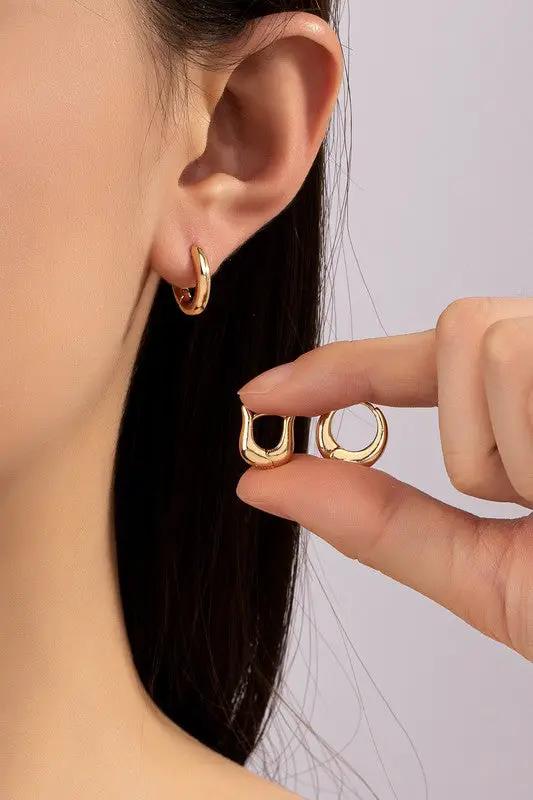Set de 3 Aretes Huggies Dorados | Argolla Redonda, Ovalada y Tulipán | Acero Inoxidable Chapado en Oro by LA3accessories