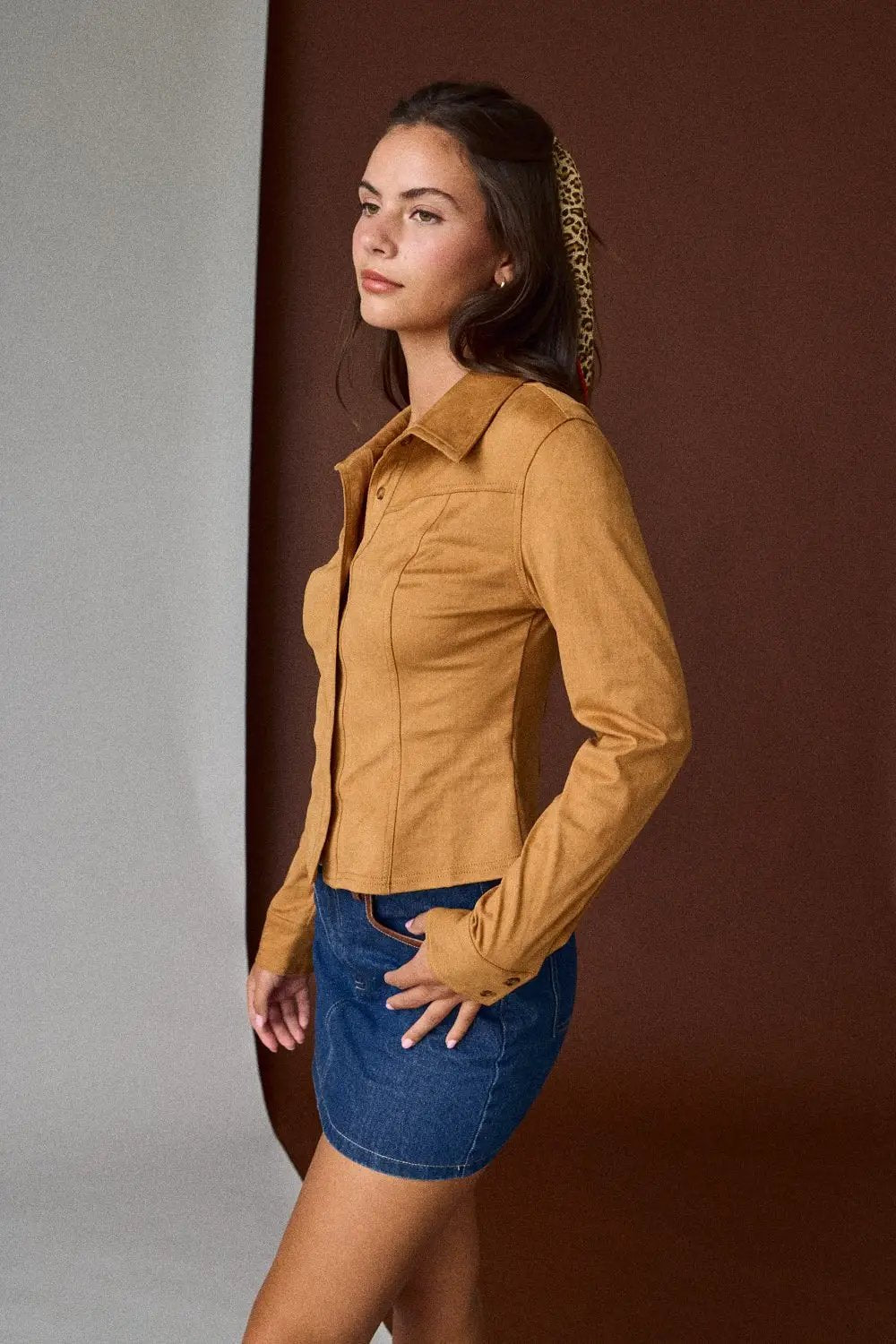 Blusa Camel Cafe de Botones para Mujer tipo Suede Ante - Fit Entallado y Elegante by Papermoon