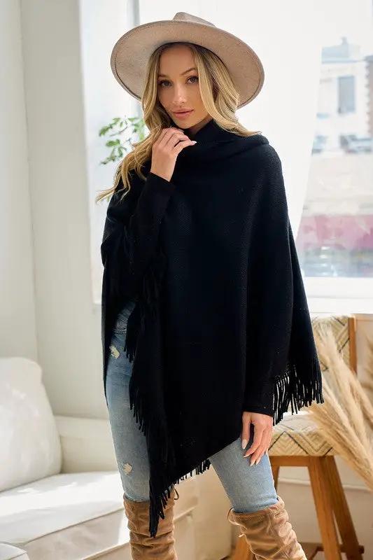 Poncho Tejido Sueter de Mujer con Cuello Mago y Flecos - Negro Elegante by On Blue