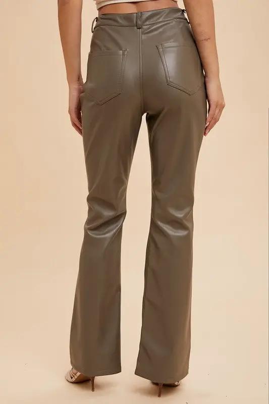 Pantalón de Vinipiel Acampanado para Mujer - Estilo y Comodidad en México by IN LOOM
