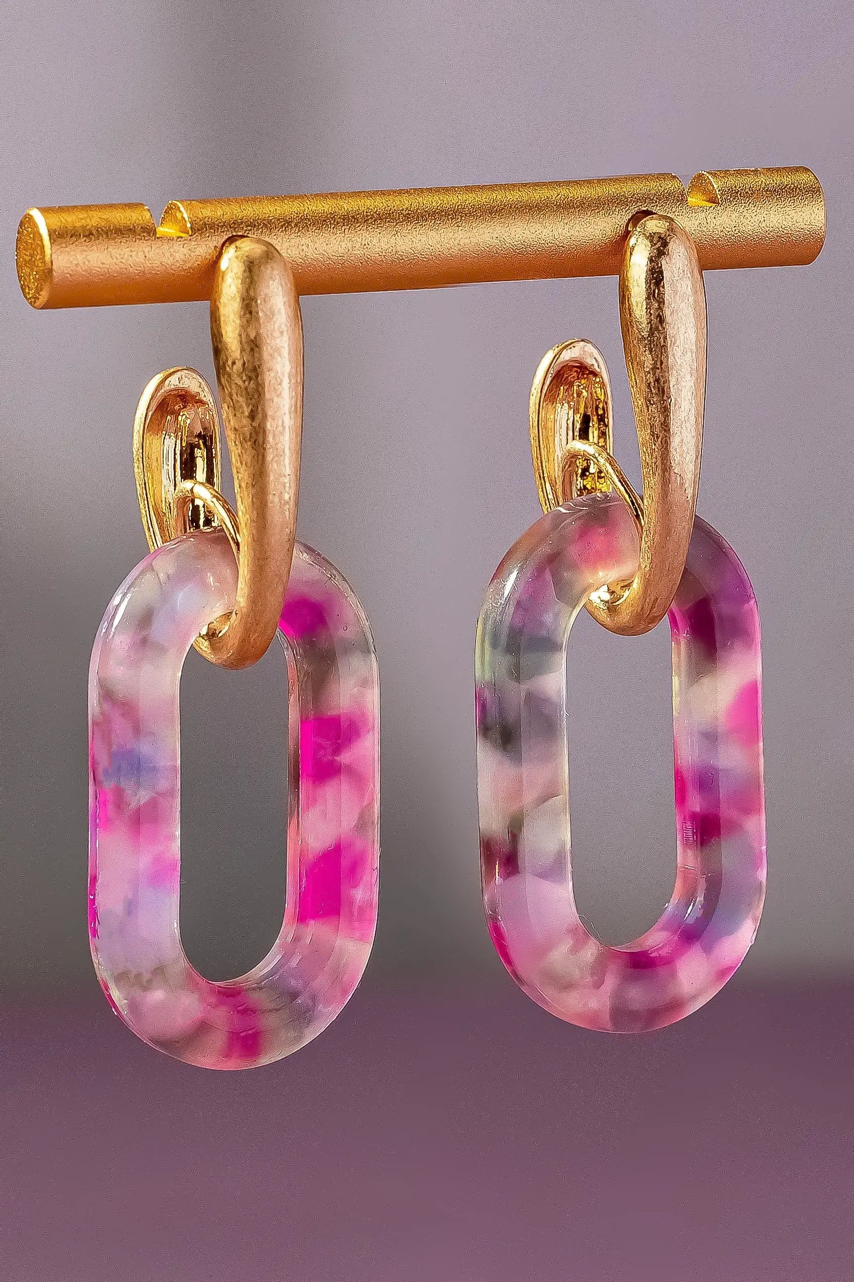 pendientes de aro ovalados fucsia de acetato by Yanet Collection