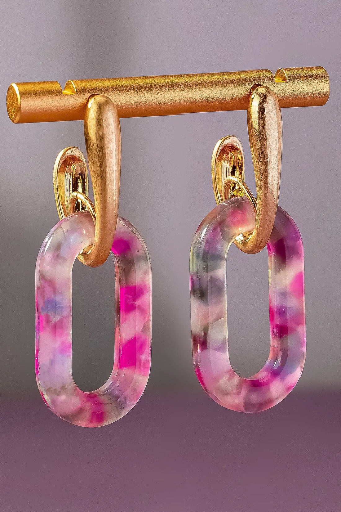 pendientes de aro ovalados fucsia de acetato by Yanet Collection