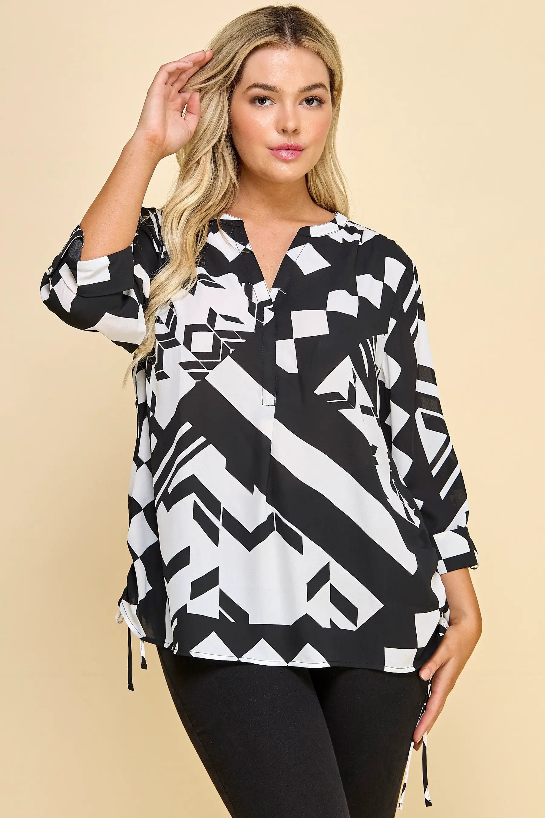 Camisas de Talla Grande con Estampado Monocromático y Cuello en V by Yanet Collective