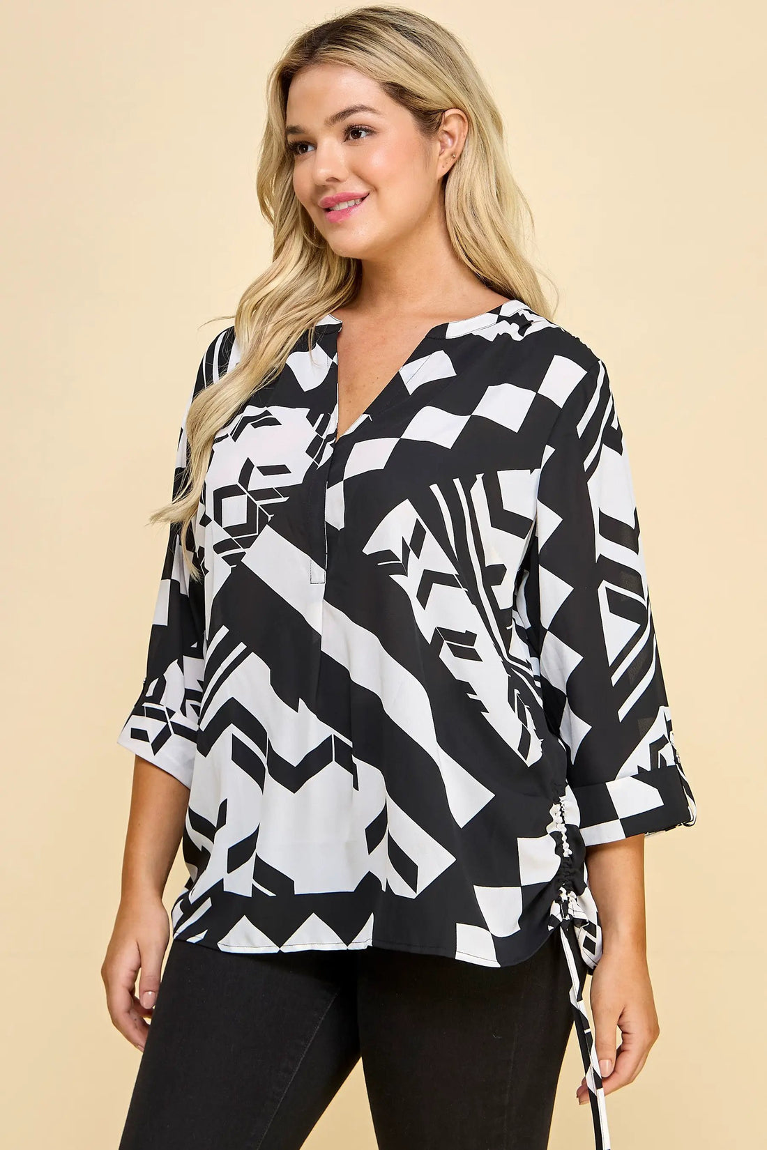 Camisas de Talla Grande con Estampado Monocromático y Cuello en V by Yanet Collective