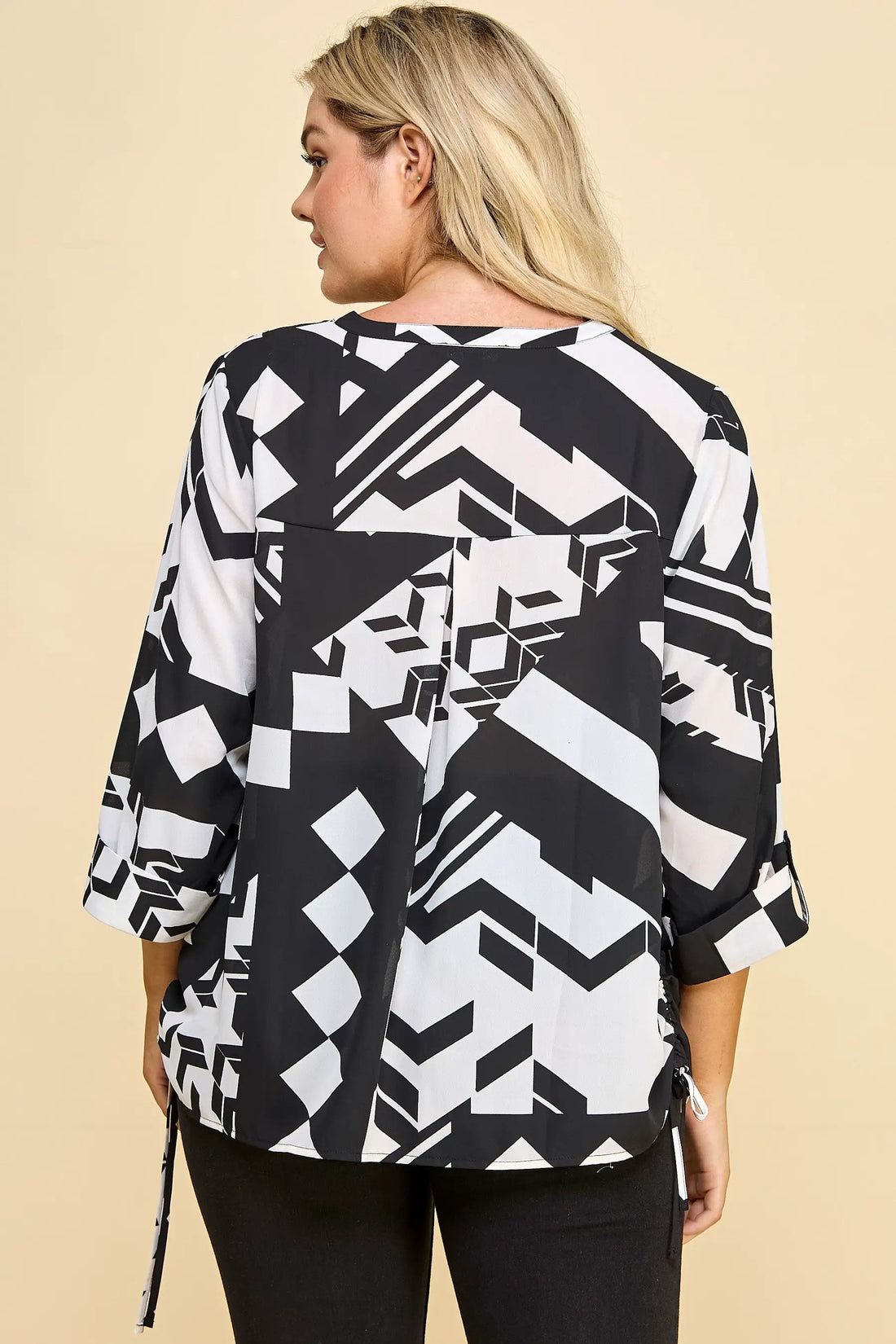 Camisas de Talla Grande con Estampado Monocromático y Cuello en V by Yanet Collective