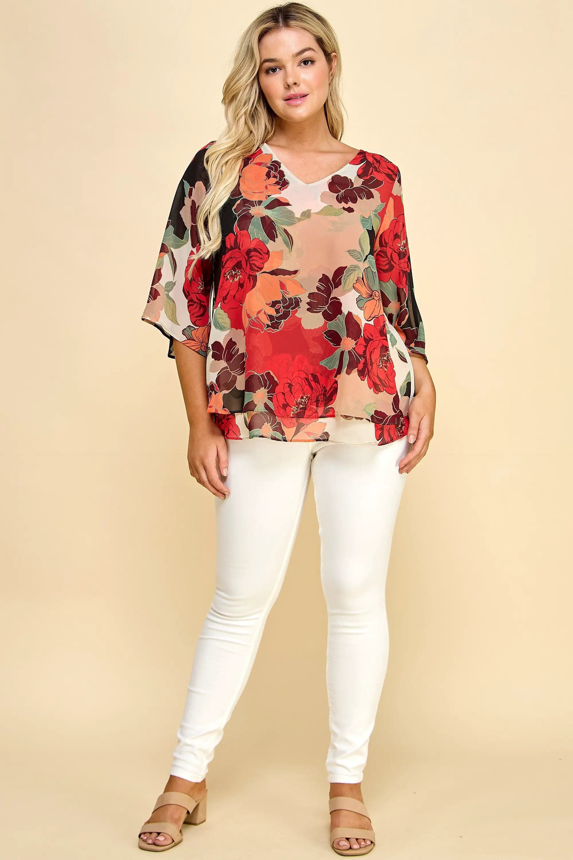 Blusa talla extra de doble capa con manga tres cuartos roja floral roja by Yanet Collective