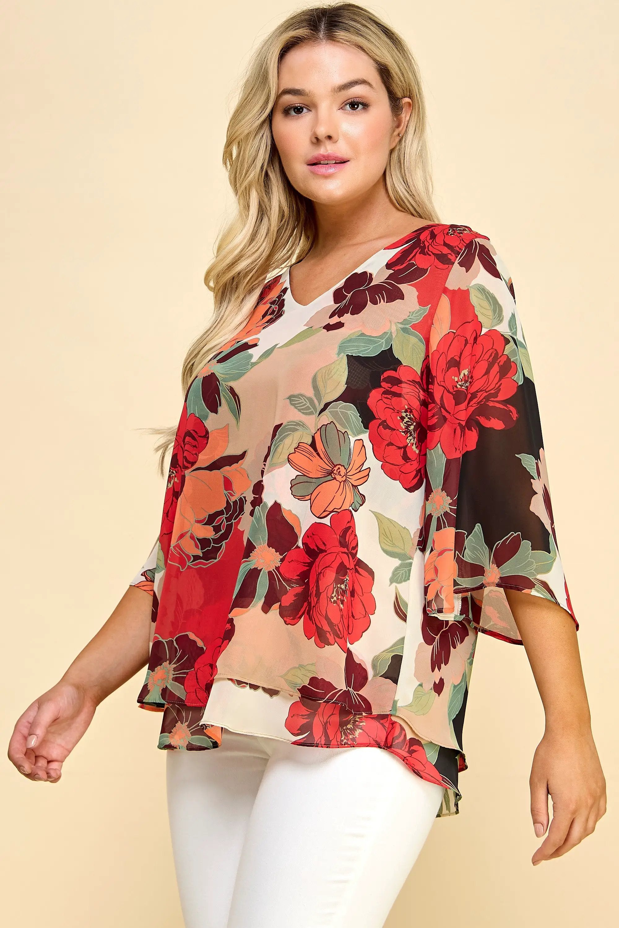 Blusa talla extra de doble capa con manga tres cuartos roja floral roja by Yanet Collective