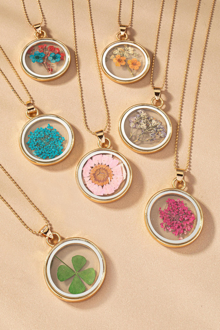 Collar Artesanal de Flores Naturales Preservadas - Joyería Boho Chic en Oro