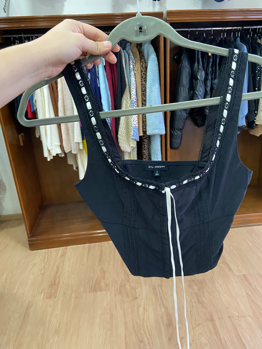 Top Negro Sin Mangas con Detalle de Encaje - Colección Boutique