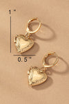 Aretes Huggie con Dije de Corazón Dorado