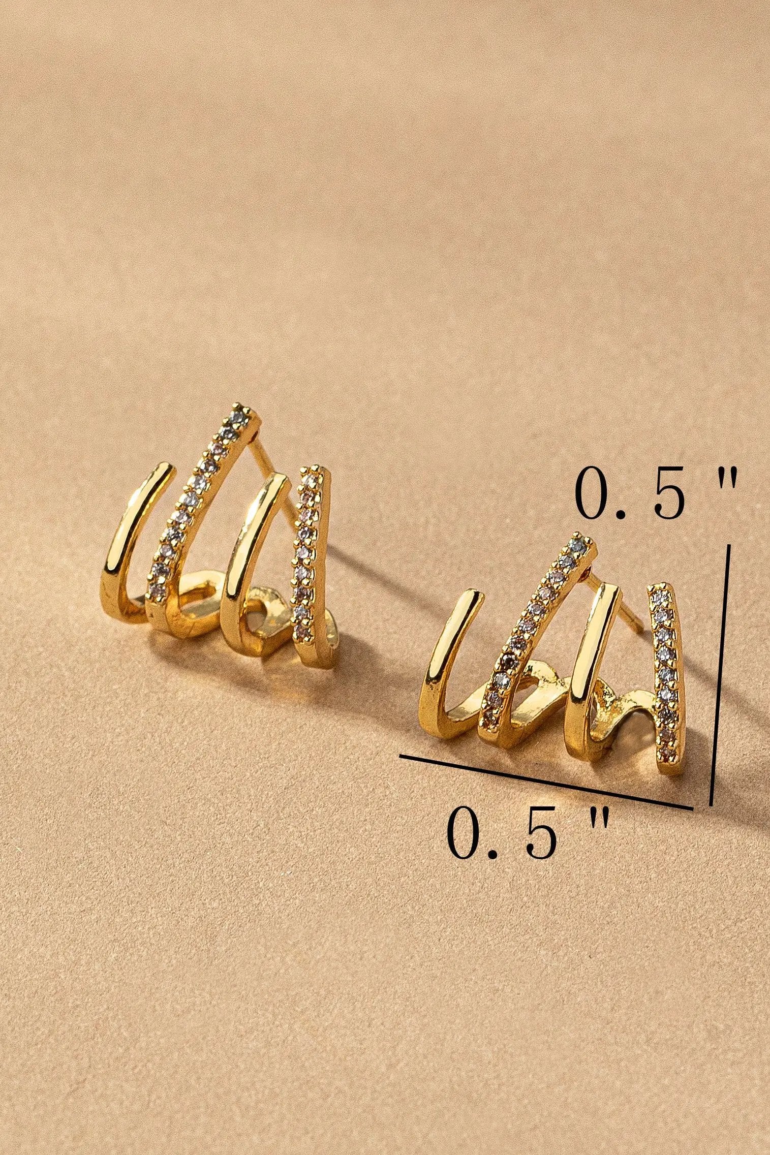 Elegantes Aretes de Aro de Latón con 4 Capas y Pavé de Diamantes de Imitación by Yanet Collective